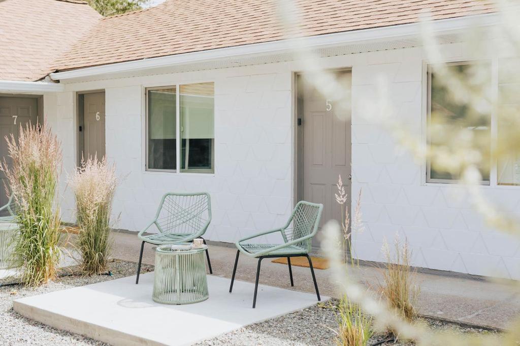 Naramata Courtyard Suites Exterior foto