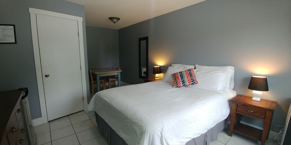 Naramata Courtyard Suites Exterior foto